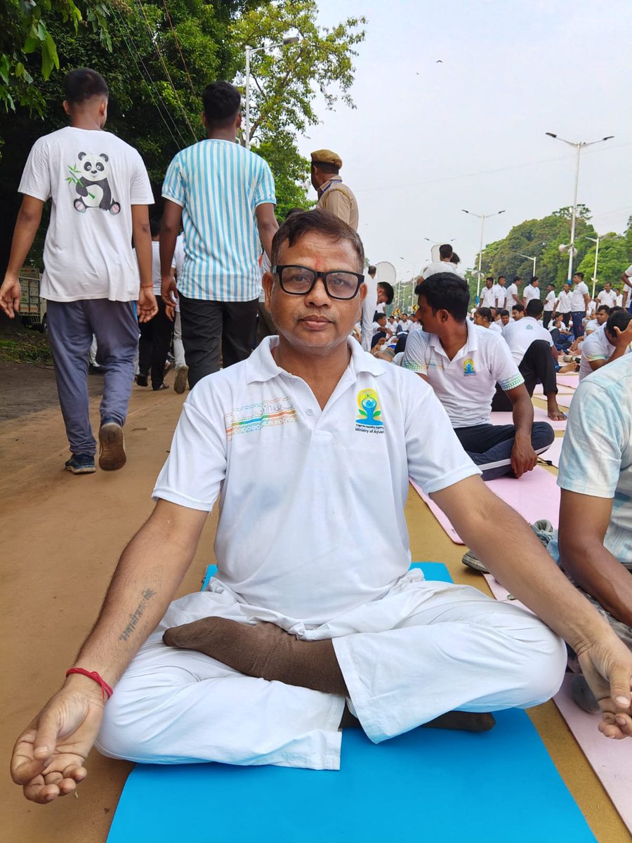 Birbsingh1's tweet photo. Honoured to witness the 12th International Yoga Day celebration at Red Road with the presence of Hon'ble PM Shri Narendra Modi Ji. Yoga unites and inspires us all. #InternationalYogaDay https://t.co/56e99VoKzR