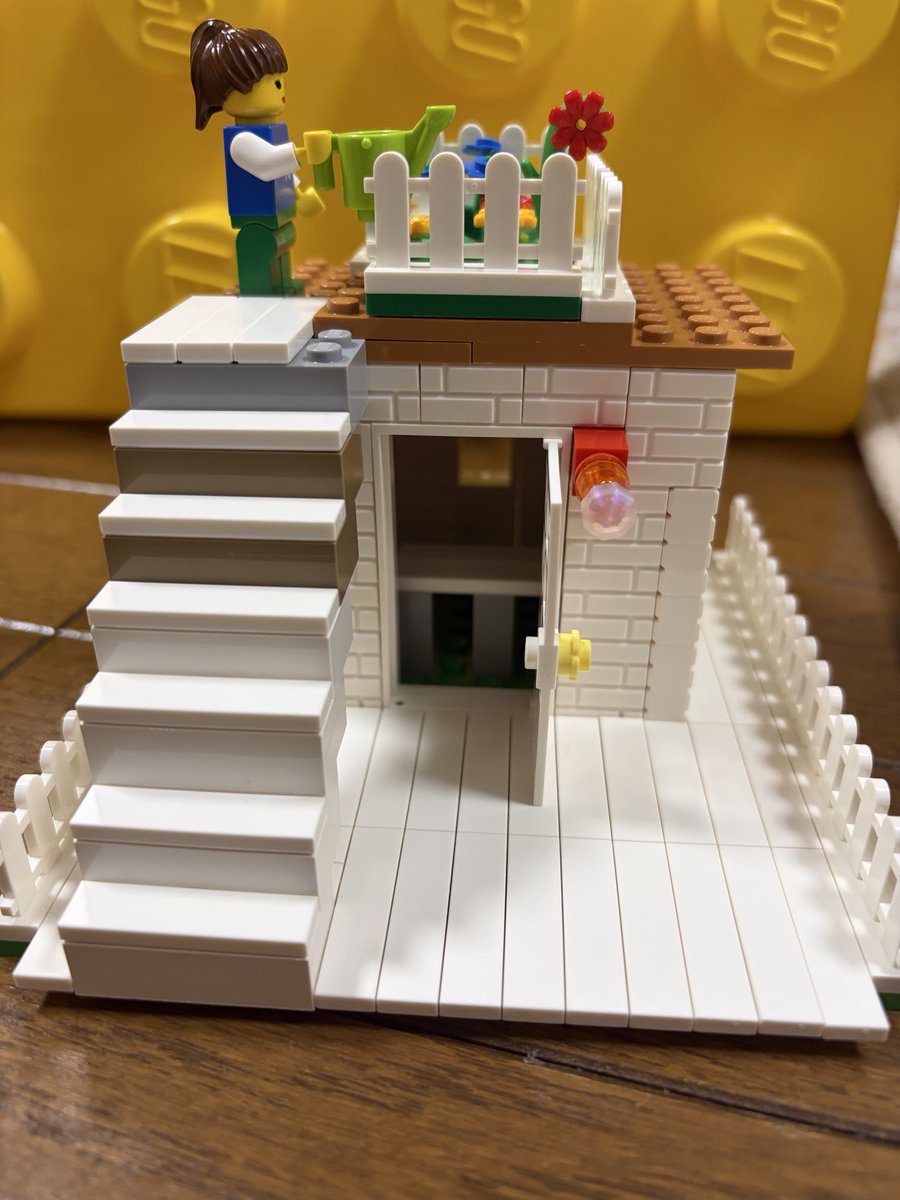 LEGOmamiOsaka's tweet photo. 👮‍♀️
こんな交番あっても
えーやろLEGO

#LEGO
#LEGO交番
#レゴ
#親しみやすい交番 https://t.co/qBrZ9skyaM
