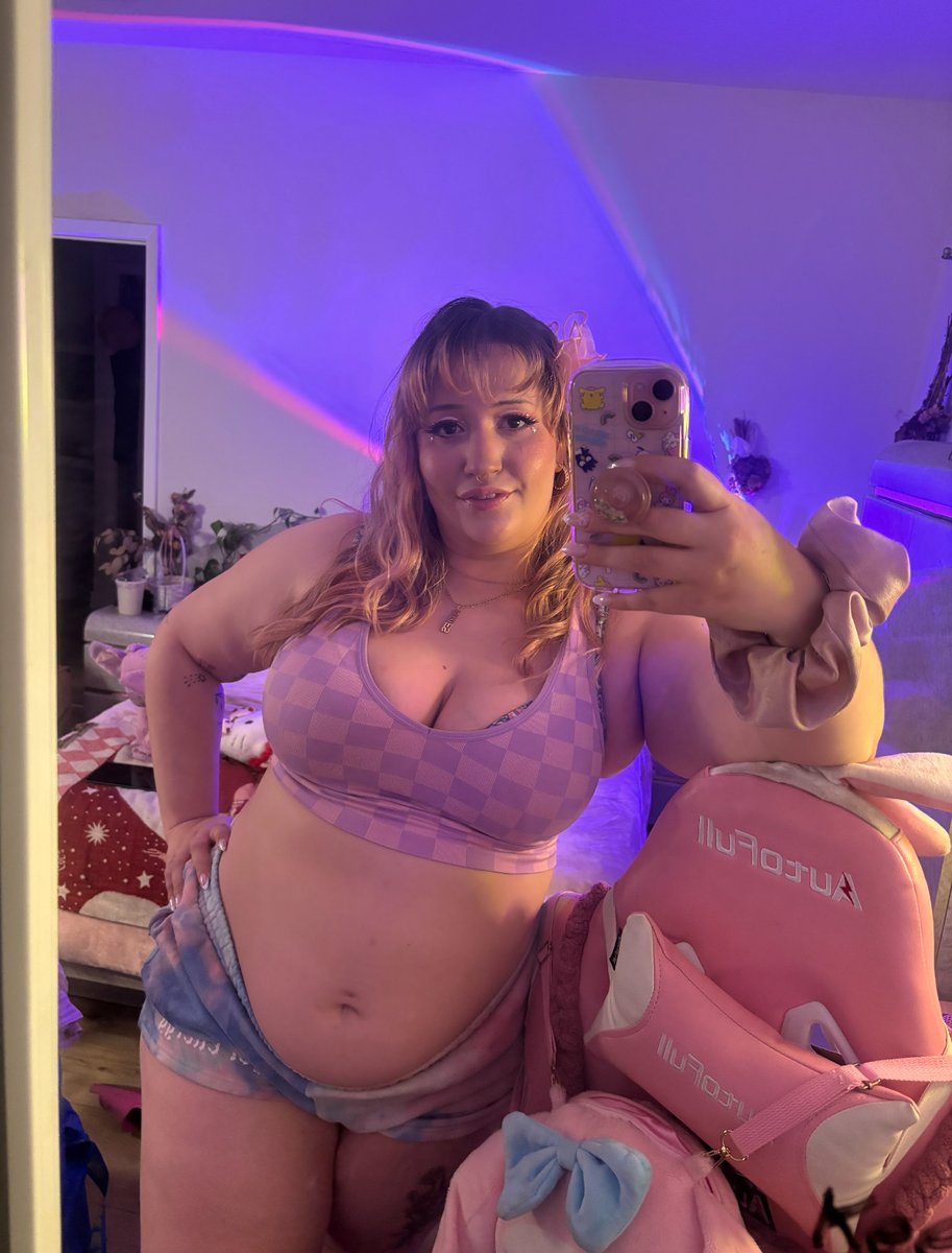 biggirlxrose's tweet photo. would you be ashamed to be seen with me? https://t.co/IjJ3FV8lSJ