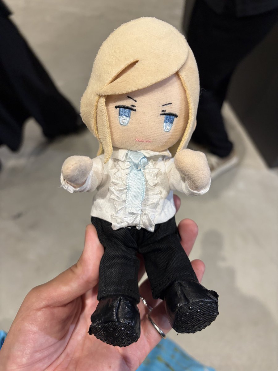 Tkusise's tweet photo. 【拡散希望】
406扉の後方列でカミュ様を保護させて頂きました。
スタッフさんにお渡ししておりますのでお心当たりのある方がおりましたらスタッフさんにお声がけください。 https://t.co/mqRS72rNnn