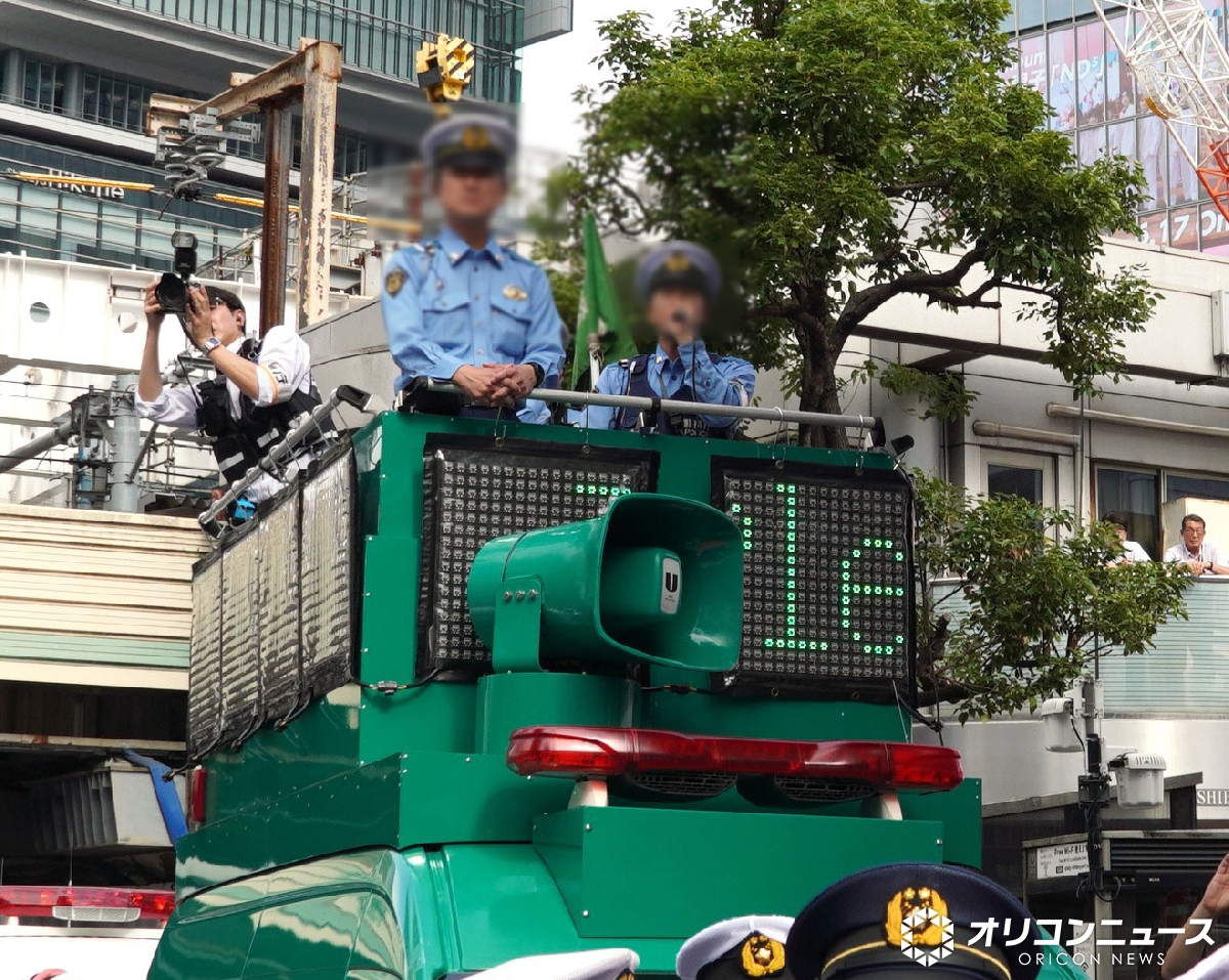 oricon's tweet photo. 【W杯2026】
渋谷スクランブル交差点、DJポリス大絶叫
https://t.co/UxBd9sC5nO

#W杯2026 https://t.co/oMhGAZ2msm