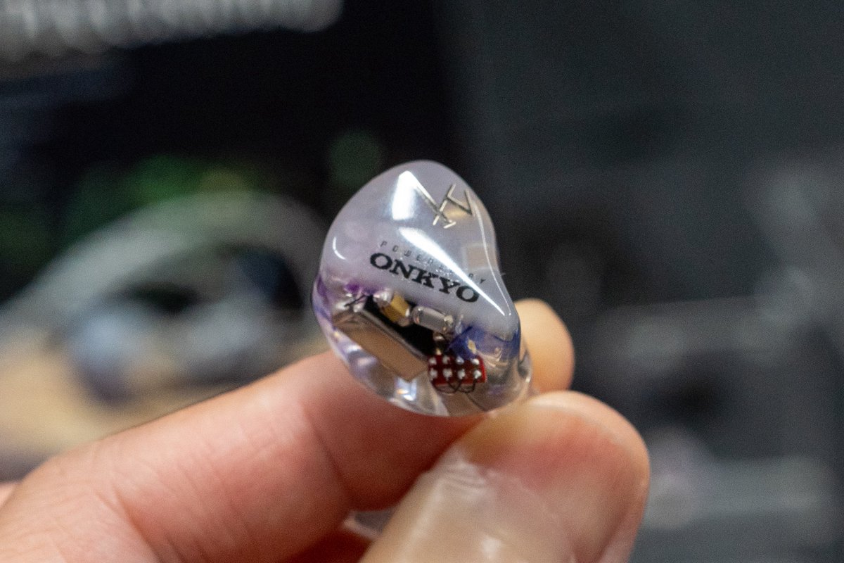enri_audio's tweet photo. めっちゃサウンドステージが広くて、音の場所が分かりやすい！！
安定のメリハリのあるアタック感に、定位感の良さ、帯域バランスは好み

中域の音色はちょっと好みじゃ無かったけど、この空間表現は凄いから目指したい…

それにしても久しぶりに会えて良かった！！

 #klear 
 #onkyo https://t.co/egBGOEdONk