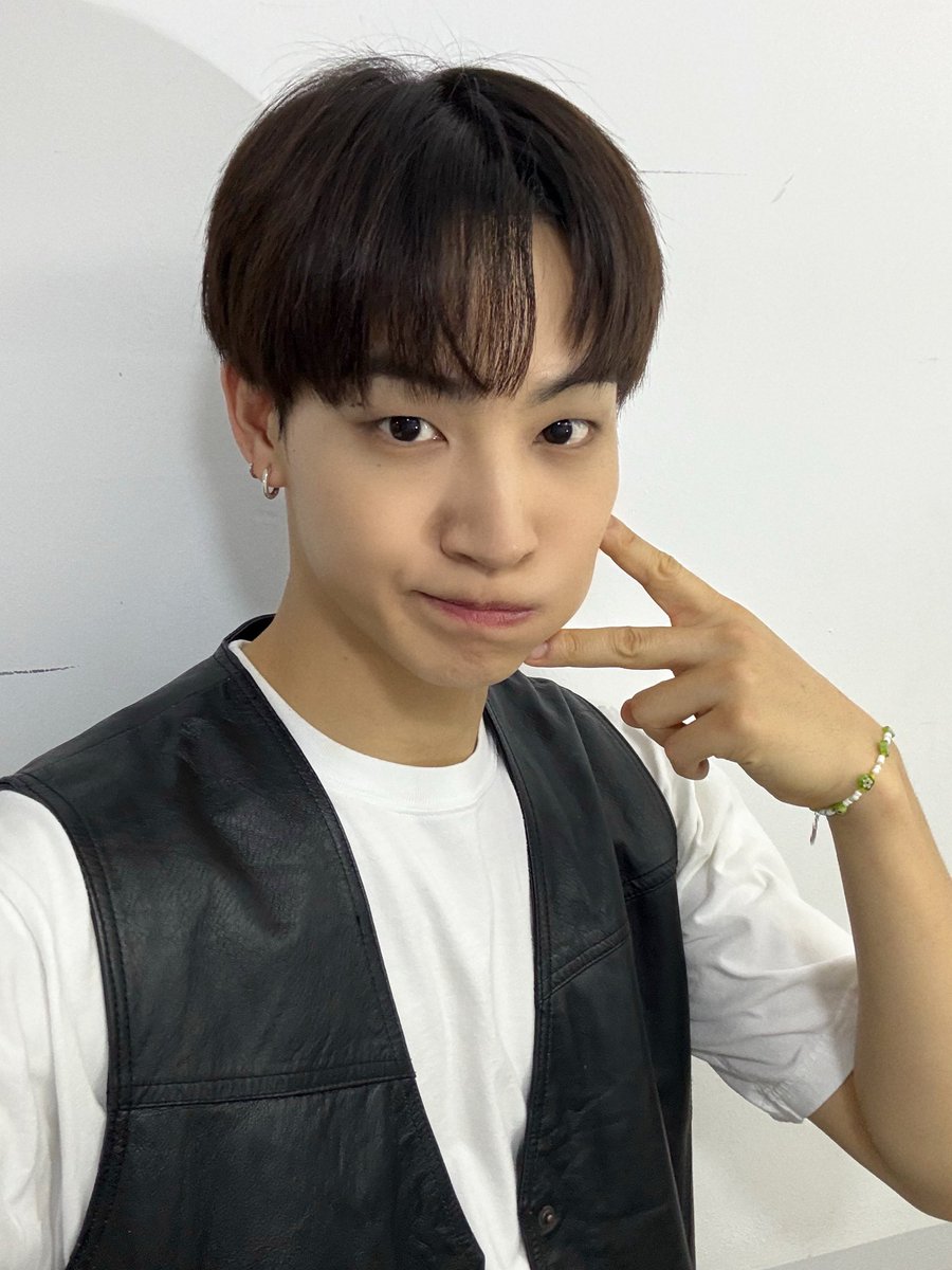 528hzkr's tweet photo. 💚

DAY 2

오늘은 날씨가 좋다😎
아가새 조금있다봐💚

#JAYB #제이비 #528Hzkr
#2026tape_roots_seoul https://t.co/GGFKSu2WcT
