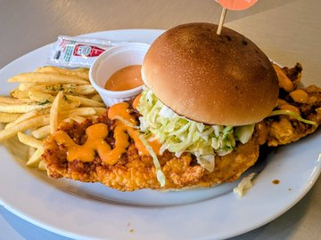 rog2019rog's tweet photo. 美味い巨大ハンバーガーを見つけた https://t.co/Ls2Jg3Ovky