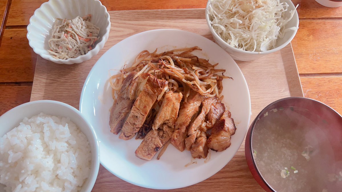 gp__9p's tweet photo. 丁寧な暮らし
終わり https://t.co/zp0BSrq9Qp