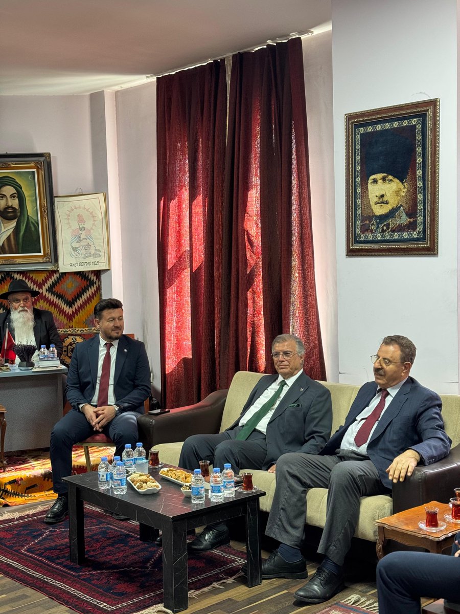 rpeyupsultan's tweet photo. Genel Başkan Vekilimiz Prof. Dr. Doğan Aydal, İlçe Başkanımız  Osman Çelmeli ve beraberindeki heyetimiz ile birlikte Dünya Ehlibeyt Vakfı’nı ziyaret ettik 

@erbakanfatih @rprefahpartisi @rpyemretasci @osman_celmelii @DoganAYDAL
@ehlibeytvakfi https://t.co/wIg7Z247t2
