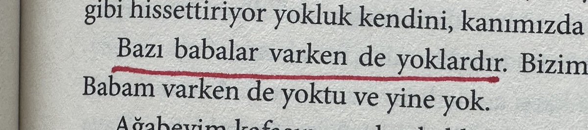ardaereel's tweet photo. Babasından uzak yaşayan, onu göremeyen, görse de ona ulaşamayan, onu kaybetmiş olan, onu özleyen, yasını tutan, ona öfkelenen, ona karşı karmaşık duygularla yaşayan her insan için zor bir gün bugün. Babasından bu duygular miras kalmış olanların da günü kutlu olsun. #BabalarGünü https://t.co/XP8UZRdpuu