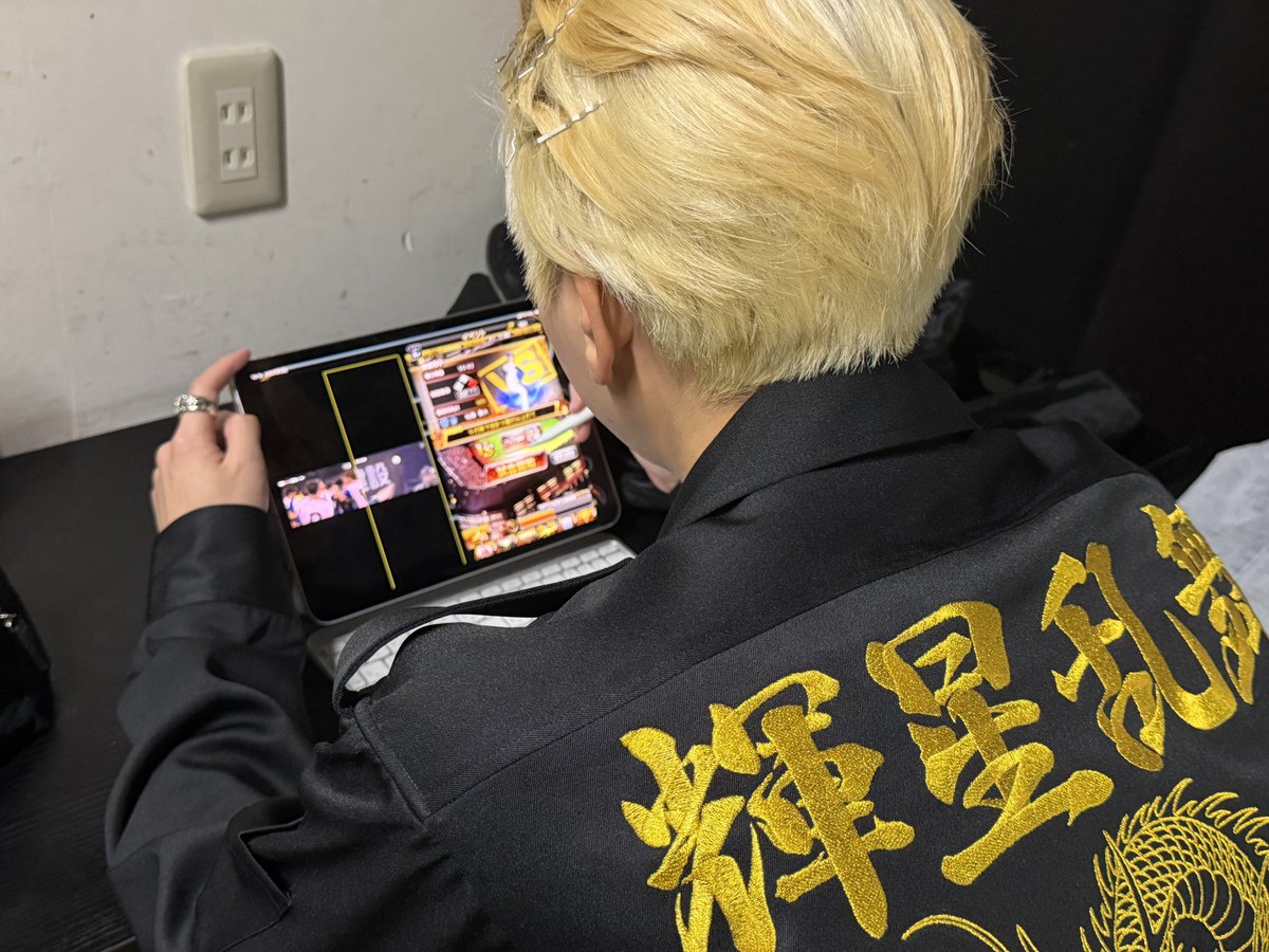 KAZUKI_MDKD's tweet photo. 楽屋でワールドカップ見ながら西武vsオリ見ながらプロスピしてLIVE2本出演する西武ファン
#seibulions #埼玉西武ライオンズ #MADKID https://t.co/X871V4ZN3P