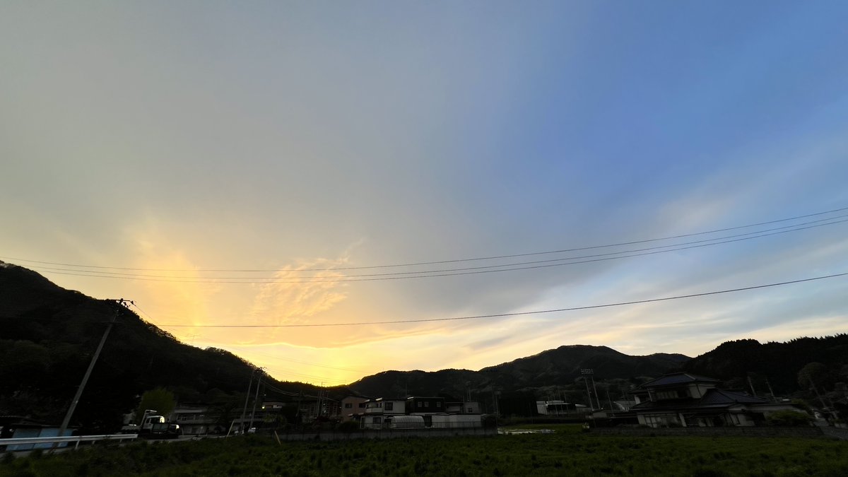 sskt111's tweet photo. 住田町の夕暮れ
山の稜線と夕陽の描き出すエッジが美しい
#住田町 #世田米 #気仙 #三陸 #岩手 #東北 #奥州 #iiwate https://t.co/8fQZPcX36Z