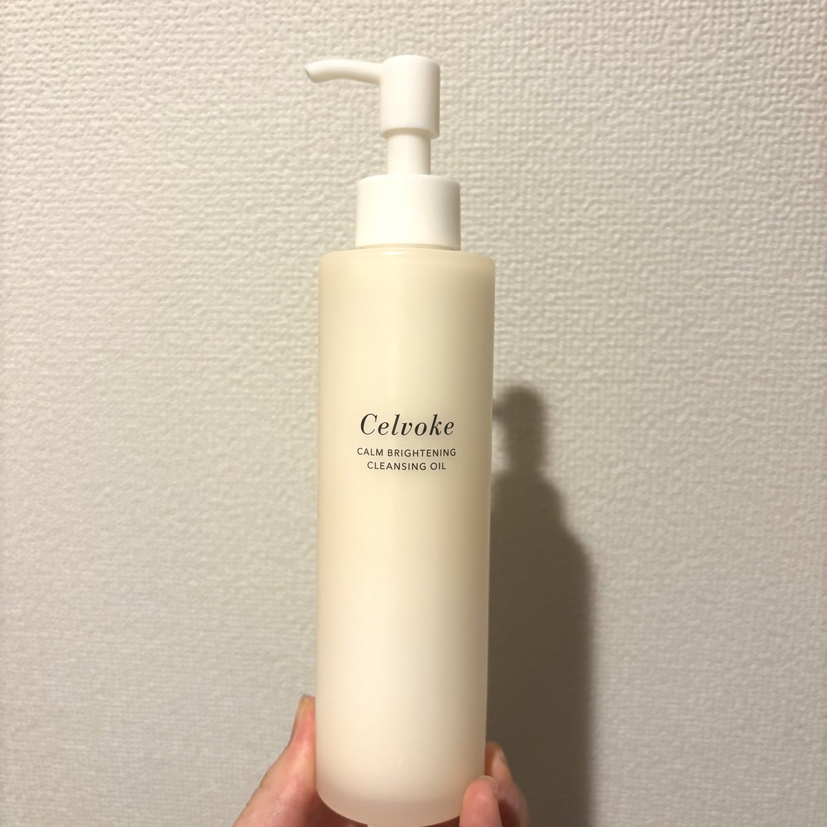 mugi_qs's tweet photo. shu uemuraのクレンジングオイルがあんまり肌に合わなかった珍しい人間なんだけど、celvokeはかなりよかった‼️
隠れ名品‼️

全然つっぱらずしっとり仕上がるのにぬめりは残らないし、ピリピリ感もない、香りもリラックスできる。
オイルって無理なのかなと諦めてたけど、これなら超使える〜と思えた。 https://t.co/bVUUy2eJ8z