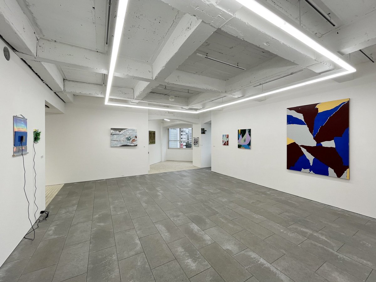 hamuzou's tweet photo. 「AWASE gallery 1st Anniversary」を新宿のAWASE galleryで見た。開廊1周年記念展。ゆかりのアーティスト陣によるアニバーサリー展。写真は山田康平、中村夏野、彌永ゆり子の作品、会場風��。6/21まで。 https://t.co/6Mbrr9BOx8