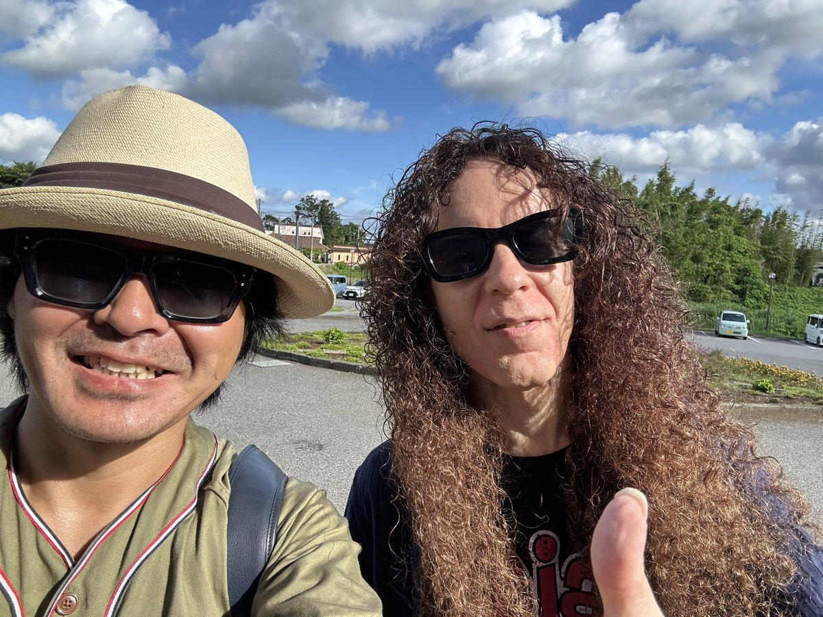 asarugem's tweet photo. マーティさんと写真&amp;握手
サイコーだぜ
坂東市ありがとう〜 https://t.co/TNmTxnMxcY