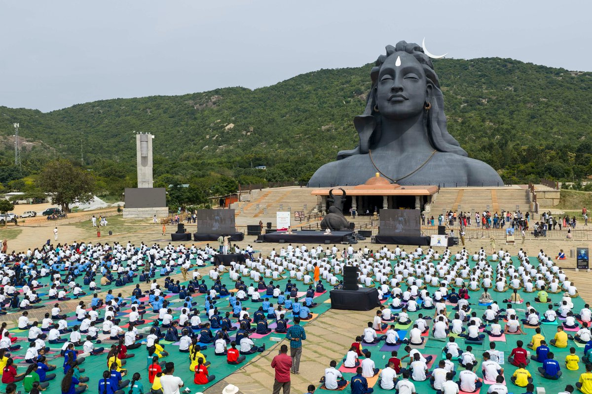 ishafoundation's tweet photo. International Day of Yoga at Sadhguru Sannidhi Bengaluru

Nearly 2,000 participants—including personnel from the BSF, Army, Air Force, NCC, students, villagers, volunteers, and members of the public—came together at Sadhguru Sannidhi Bengaluru to celebrate the International Day of Yoga in the presence of Adiyogi.

The celebration featured cultural performances, yogic practices, and a shared experience of Miracle of Mind Meditation.

A key highlight of the event was the launch of the Kannada version of Miracle of Mind, Sadhguru's free guided meditation, making it accessible to millions of Kannada speakers.

#InternationalDayOfYoga #SadhguruSannidhiBengaluru #Adiyogi #MiracleOfMind #Yoga