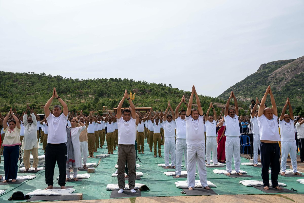 ishafoundation's tweet photo. International Day of Yoga at Sadhguru Sannidhi Bengaluru

Nearly 2,000 participants—including personnel from the BSF, Army, Air Force, NCC, students, villagers, volunteers, and members of the public—came together at Sadhguru Sannidhi Bengaluru to celebrate the International Day of Yoga in the presence of Adiyogi.

The celebration featured cultural performances, yogic practices, and a shared experience of Miracle of Mind Meditation.

A key highlight of the event was the launch of the Kannada version of Miracle of Mind, Sadhguru's free guided meditation, making it accessible to millions of Kannada speakers.

#InternationalDayOfYoga #SadhguruSannidhiBengaluru #Adiyogi #MiracleOfMind #Yoga