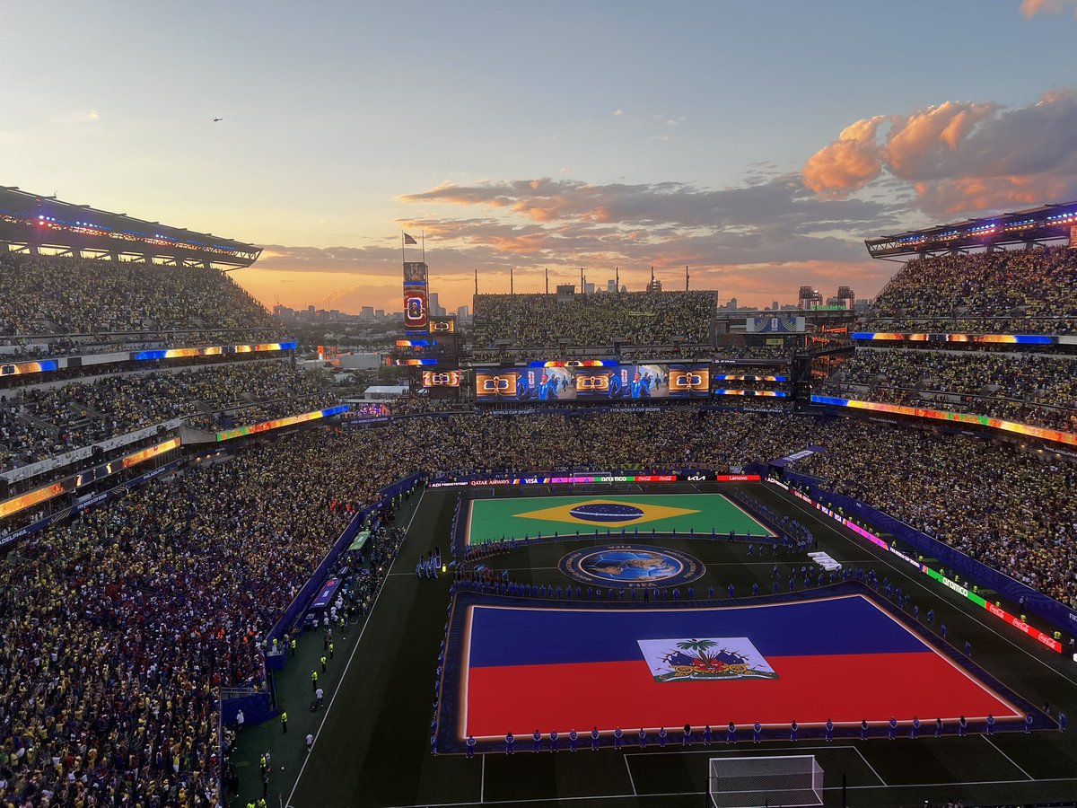 AdoreRizz's tweet photo. @YIMBYLAND Philadelphia Stadium ( The Linc 🦅) https://t.co/A3hQQSWfNw