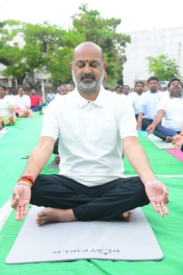 bandisanjay_bjp's tweet photo. .#InternationalYogaDay was celebrated with great enthusiasm at Jyothinagar Ground in Karimnagar. Participated in the programme along with local residents, youth and party workers.

Yoga is India’s 🧘‍♂️🇮🇳 gift to the world. Let us adopt it in our daily lives and work towards a healthy and fit Bharat.

#InternationalDayofYoga #IDY2026 #YogaForHealthyAgeing #YogaForLife #Yoga365 #HealthyAgeing