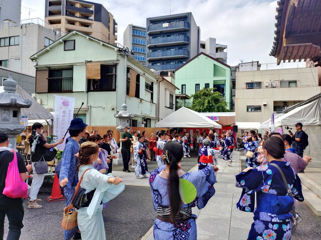 nyoritael's tweet photo. 6/21 いきいき浅草あじさい祭@長國寺の①回目の盆踊りへ🥳
湿気と回復した天気☀で汗ダラダラ…
7曲かな？テンポよく曲がかけられ楽しく踊れました！
振舞いの薬膳きゅうり汁🥒は温かかったw(冷かと思ってた)
紫陽花の品種比べも楽しく
御朱印も可愛く
阿波踊りも見れてよき盆活でした🥳💕 https://t.co/aWQJYtLGiI