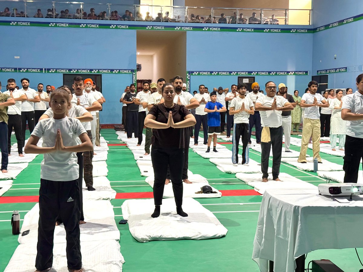 SangrurPolice's tweet photo. 🧘‍♀️ Embracing the spirit of #InternationalYogaDay, #SangrurPolice organised a Yoga Session at Badminton court Police Lines, Sangrur, to promote physical fitness, mental resilience and overall well-being. https://t.co/CLUAR2DFam