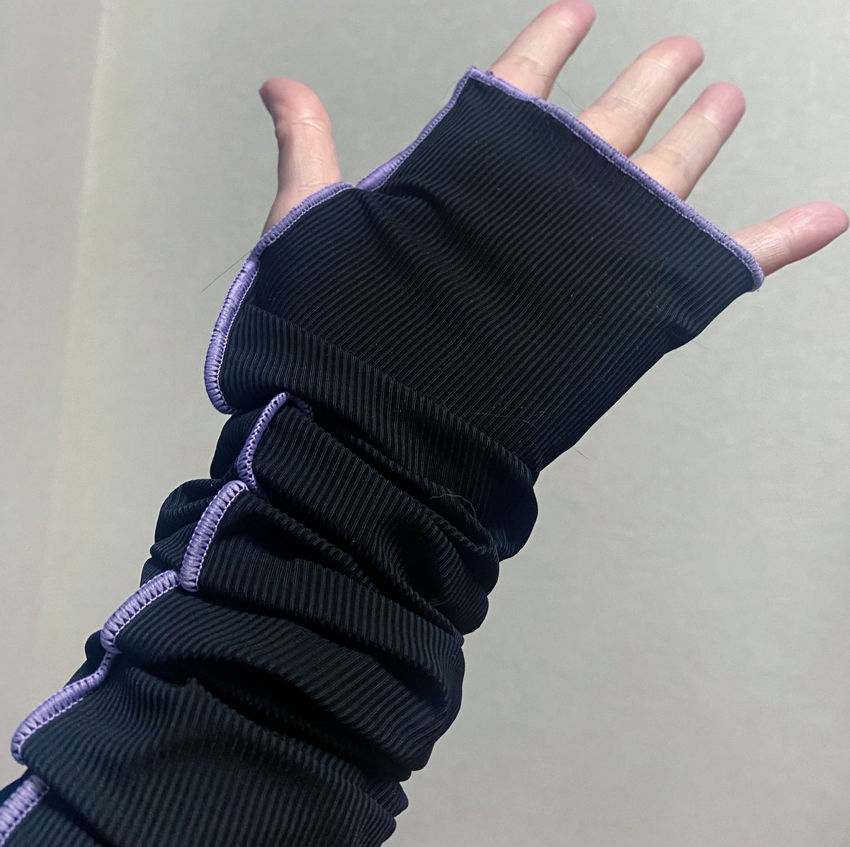 shiro_kun09's tweet photo. 助手席に座ると日射しが凄すぎて気になるのでアームカバー買ってみた🙄

アウアアの気持ち https://t.co/IV71nKGp9Q