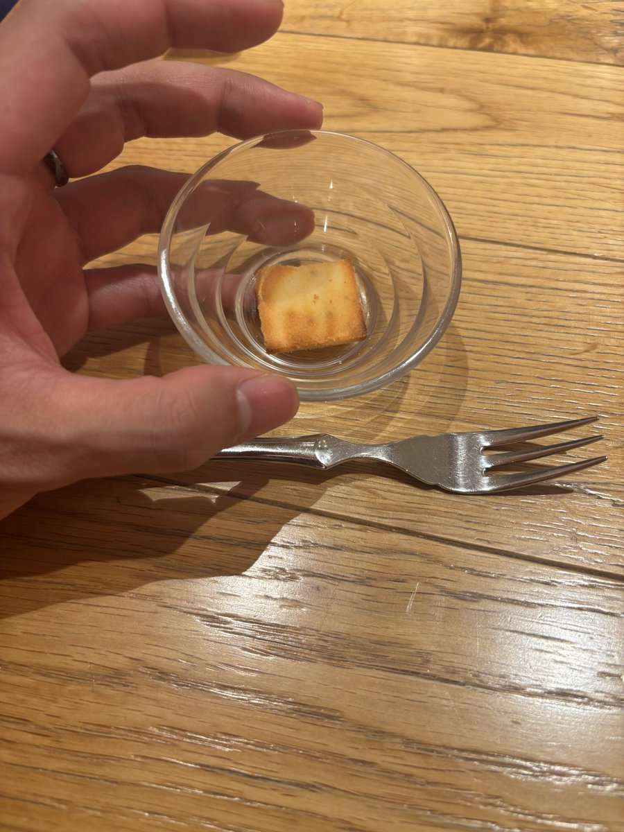 MAAAAAAAASAHIRO's tweet photo. カフェしようと思って入ったんだ。

男性限定でLINE登録したらクッキー貰えるって書いてあったから、登録したら

これが来た。 https://t.co/KCJlAwUQ0n