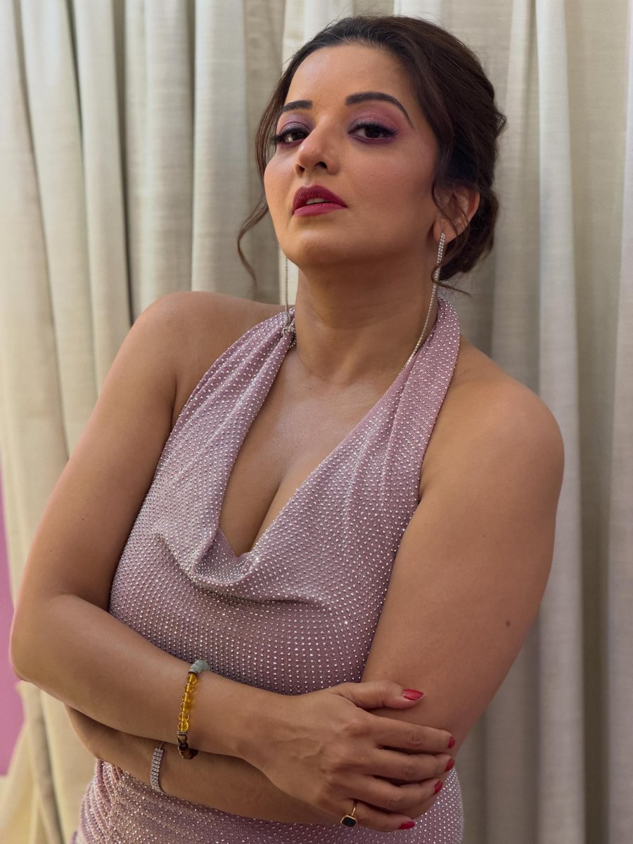 OnlyHeroines's tweet photo. Asli Monalisa 😍 https://t.co/ize8abE52c