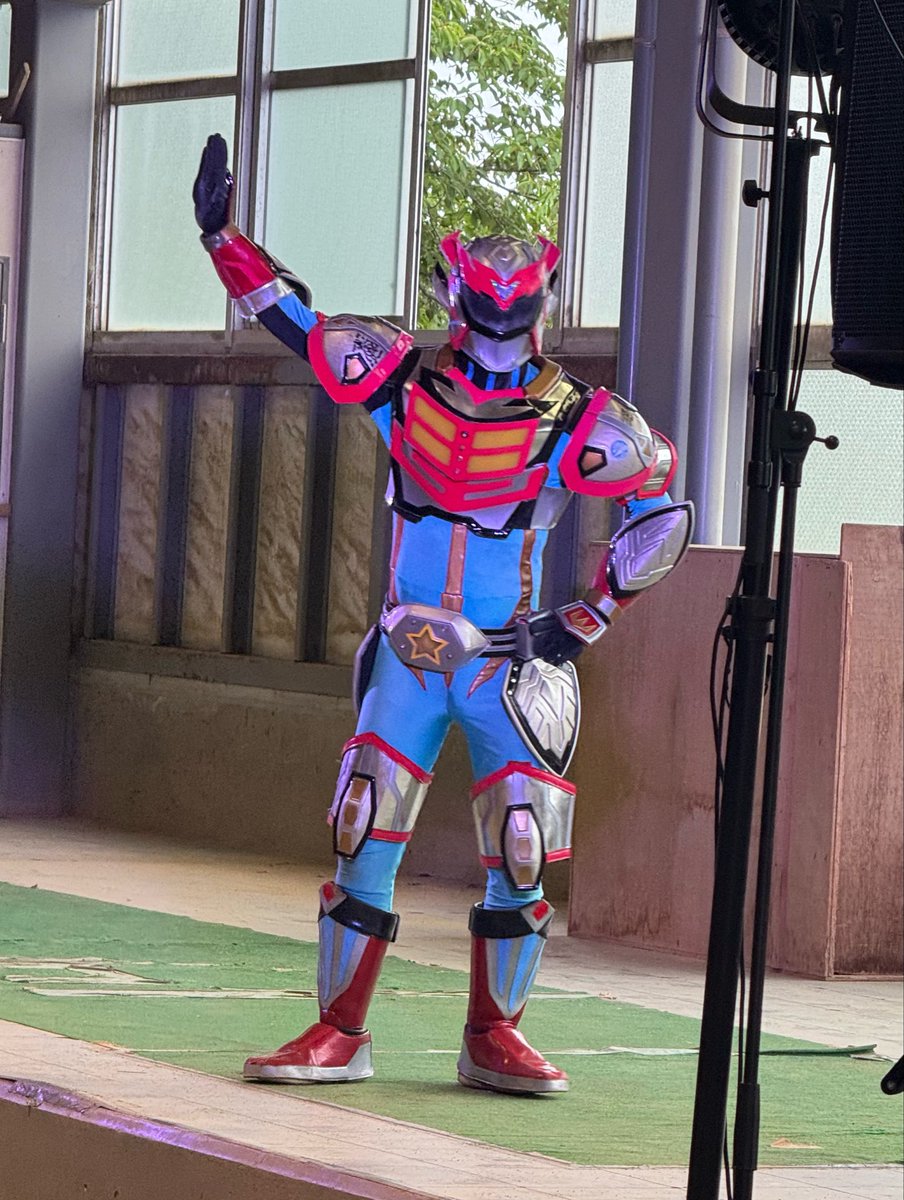 Nickmin11's tweet photo. シャイニンガーを応援するあーまん https://t.co/L4A86ASLzv