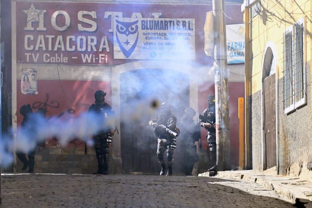 jordantimes's tweet photo. Bolivian President Rodrigo Paz declared a state of emergency across the Latin American country on Saturday after more than six weeks of road blockades and protests demanding his resignation, saying he had exhausted "all avenues of dialogue." (AFP photos) https://t.co/M33ZLRTNFe