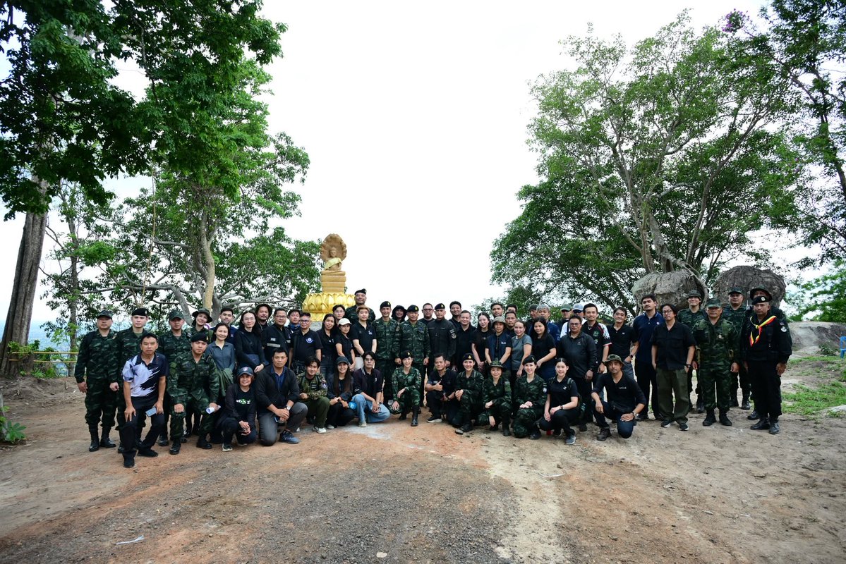 army2pr's tweet photo. พล.ท.วีระยุทธ รักศิลป์ แม่ทัพภาคที่ 2 นำคณะ พล.ต. วินธัย สุวารี โฆษกกองทัพบก พร้อมด้วยคณะสื่อมวลชนลงพื้นที่ปราสาทคนา บนเทือกเขาพนมดงรัก อำเภอกาบเชิง จังหวัดสุรินทร์ เพื่อตรวจผลการปฏิบัติการทางทหารจากการสู้รบรอบที่ 2 ในช่วงปลายปีที่ผ่านมา
#กองทัพภาคที่2
#กองทัพบก https://t.co/1yjitum1lg