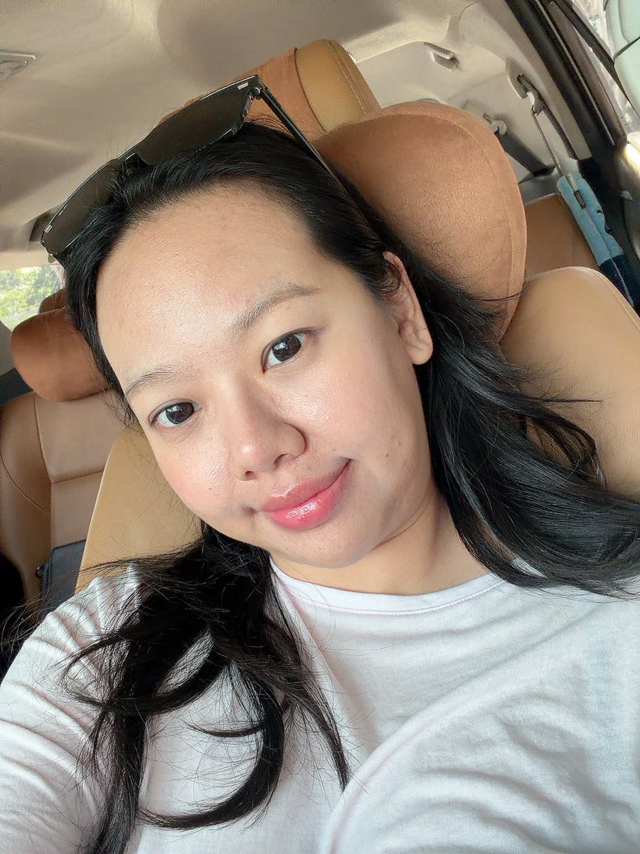 poodpaingan's tweet photo. ตอนนี้ชอบแป้งของ kate มาก ตอนนี้เป็นสิวผดใช้ยังเริ่ด เนื้อแป้งละเอียด เบา แต่เซตผิวได้สวย ธรรมชาติ ผิวดูไม่แห้ง หน้าใสปิ๊งเลยยย แล้วแปรงที่มาให้มาด้วย ละมุนหน้ามาก https://t.co/6FSPmShvlJ