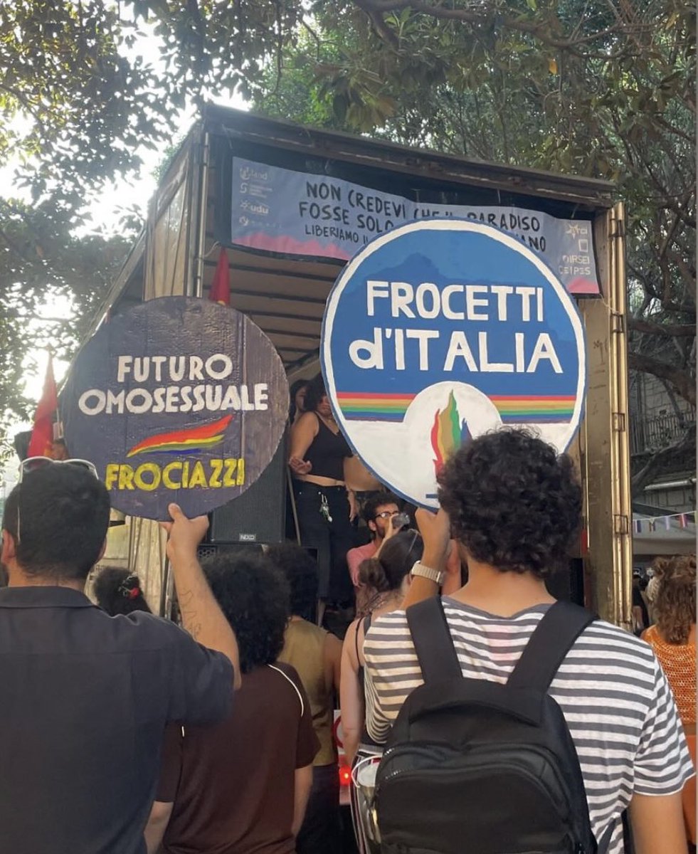 Poveri comunisti tweet media