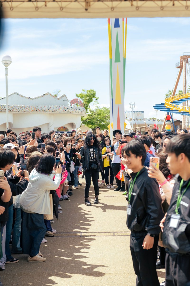 yabaT_official's tweet photo. 🇪🇸VILLAGE PHOTO🇪🇸
ヤバイTシャツ屋さん
"Tank-top Festival 2026" in 志摩スペイン村
ONE-MAN SHOW

photo by MASANORI FUJIKAWA

#タンクフェス
#ヤバイ志摩スペイン村屋さん（6/28まで） https://t.co/GY5vIw52FQ