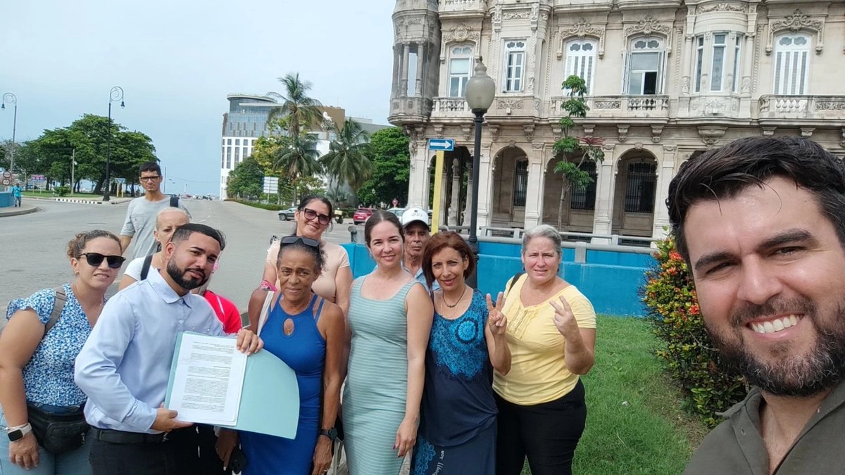 Yadira700927's tweet photo. @desdelamoncloa @DefensorPuebloE @sanchezcastejon señor presidente necesitamos ser escuchados, la comunidad descendientes de Cuba pide ayuda así como han ayudado a los argentinos nosotros también somos hijos de la Madre Patria,pedimos que mire al Caribe, también tenemos derechos. https://t.co/VRHkjtxSfe