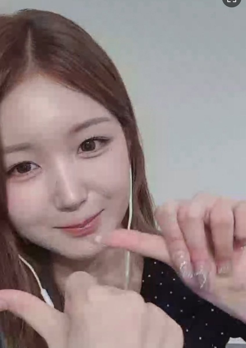 kmd731's tweet photo. 260621 주빈 🐣  
오늘 제 인사에 왜 그렇게 놀라신 거예요 😭?
———
Maybe I’ll plan something in FW26/Q4(?). Maybe I won’t, we’ll see.
#트리플에스 #triples #トリプルS  
#JooBin #주빈 https://t.co/vxF3MMvN0K