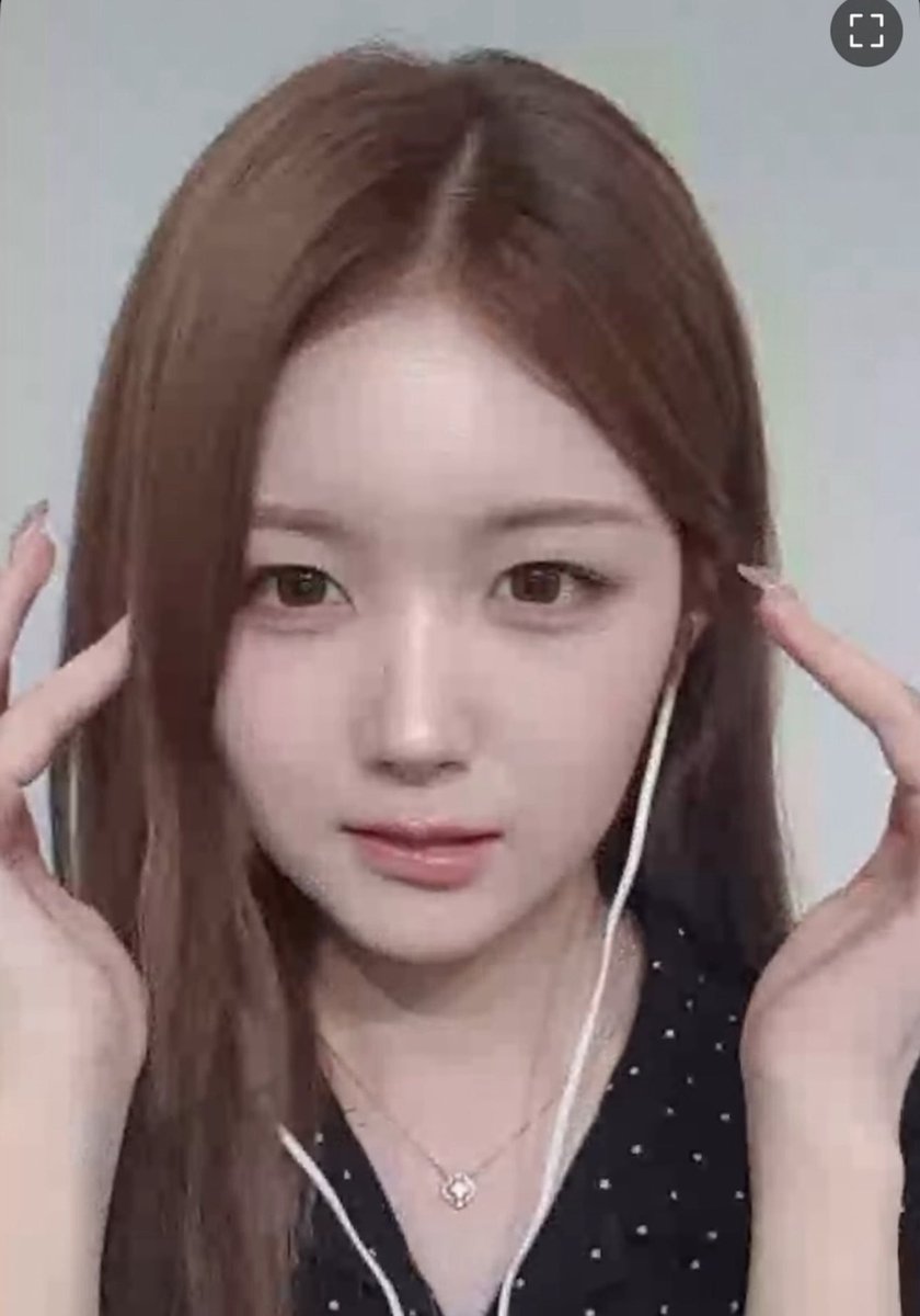 kmd731's tweet photo. 260621 주빈 🐣  
오늘 제 인사에 왜 그렇게 놀라신 거예요 😭?
———
Maybe I’ll plan something in FW26/Q4(?). Maybe I won’t, we’ll see.
#트리플에스 #triples #トリプルS  
#JooBin #주빈 https://t.co/vxF3MMvN0K