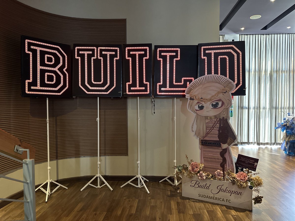 BuildSudamerica's tweet photo. — 🧝🏻‍♂️💙 WAYUJAK Money Bouquet!

Some moments may come to an end, but the memories they create remain forever.

May this journey remain a beautiful memory and a reminder of how much you have grown along the way. We are so proud of everything you have achieved and hope the future brings you countless opportunities, happiness, and new reasons to keep smiling 🥺🫶🏻

We sincerely thank everyone who was part of this project:

@BuildSudamerica @e2joomam @howlb94 @pink_1211 @Beyourluveblue @xMortylicious @katesimon1804 @buildurfkt_hao @Brainofcrystal @Macu81562644 @infinit198510 @Susy88499227 @BuildJakapanUSA @Lovelycontrast @Asami_TV5XQ Bonnys @t_alison @Claudia_BYL_02 @sweetluve_b Mimi Kori @BbbbMagicshop @jakesumoon @julichan007 @raposinhadosBBB @josiele_me94121 @emocional_love @Reipersecutoria 

NAKARACH THE MUSICAL
#นาคราชเดอะมิวสิคัล
#วายุจักรนาคราชD3 #BuildJakapan
#Beyourluve @JakeB4rever
