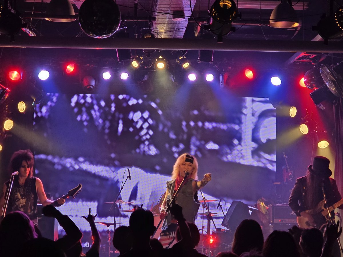 WildSideTokyo's tweet photo. ヒデキ感激生誕祭、今年もスタート！

L.Aから祝いにやってきたのはTAKANAGER CRUEだっ！
皆ブチ上がりのナンバー目白押し！
本家よりデカいバスドラム(驚) https://t.co/KWImGTwwqk