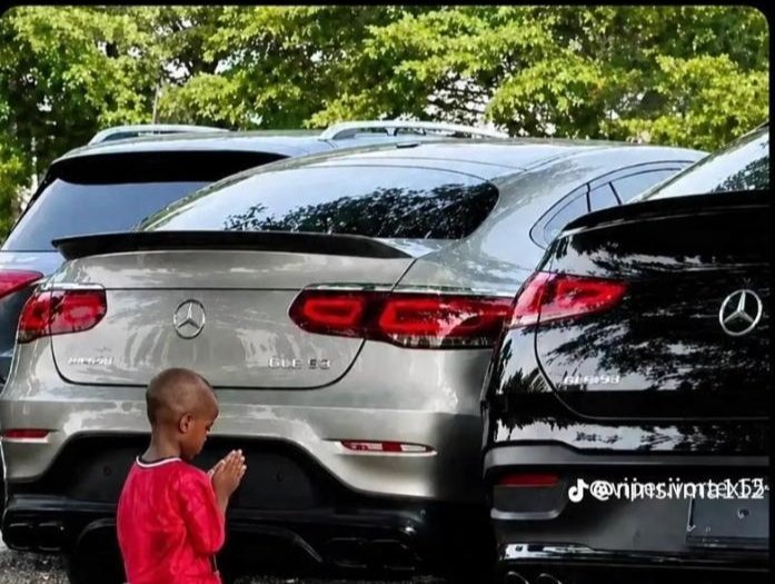 k4_eric's tweet photo. Lord if I can drive someone crazy ....let me drive a Benz 🙏AMEN https://t.co/SFju11zvm9