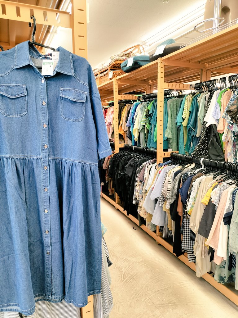 oh23262's tweet photo. こんにちは
オフハウス山形南店です‼️
現在夏物商品の買取強化中です❤️‍🔥
来月から秋､冬物商品の買取強化が始まるので是非お越し下さい😌🌿 https://t.co/1YFFhRtqDN