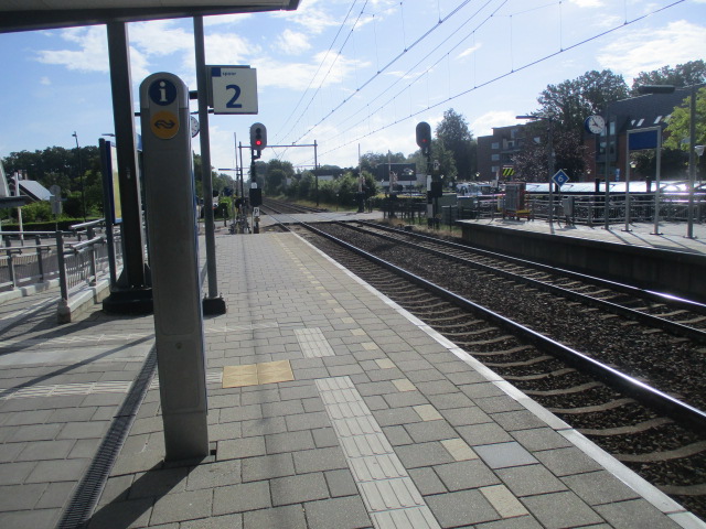 ralphbfisher's tweet photo. The rail network in the Netherlands allows you to use your US debit card to travel throughout the country.  Trains run to almost every town and they run frequently. What a great place to travel. https://t.co/n1gSb3CL5A