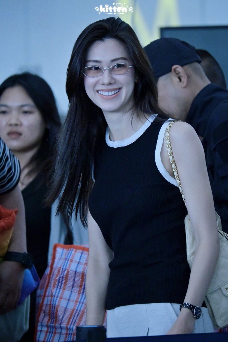 kitten9moment's tweet photo. The airport has become Lena's runway.🥺

#lalinalena #ลีน่าลลินา https://t.co/0u24mcNeew