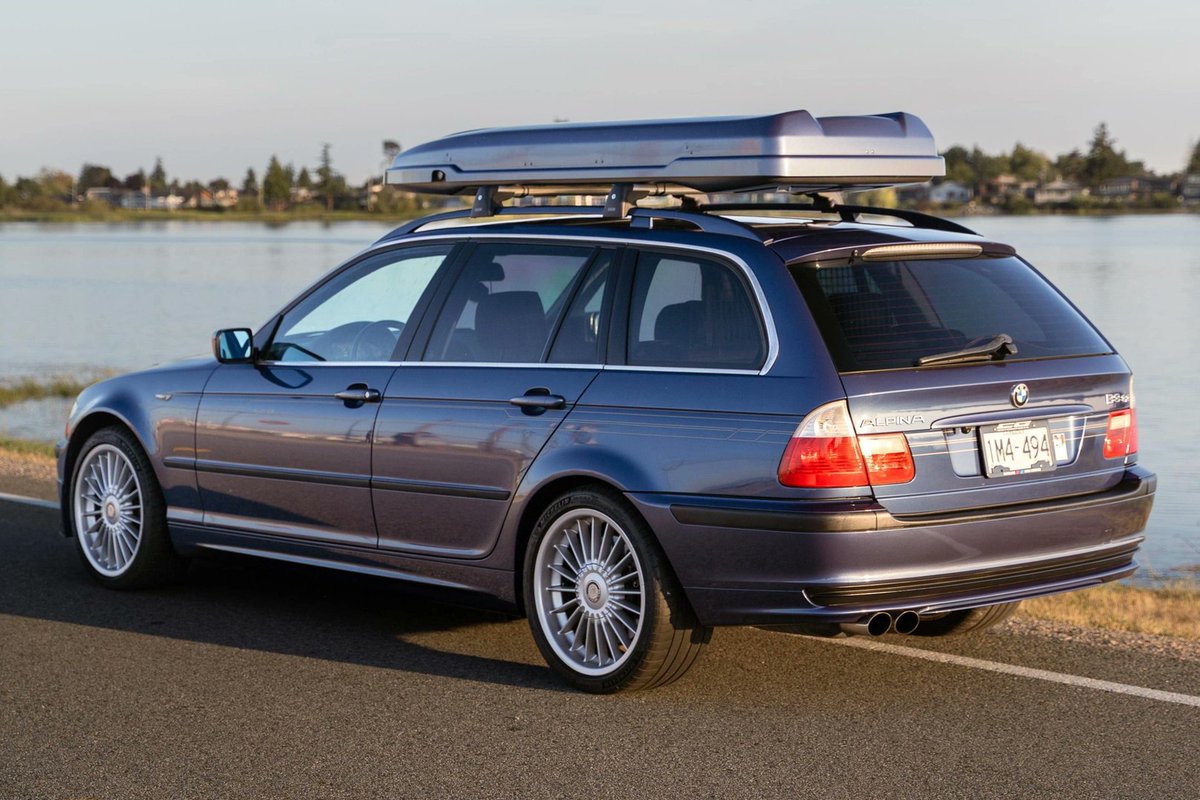 hypercarsio's tweet photo. Rare Japanese-market Alpina B3 3.3 Allrad wagon in Canada. 99k miles, AWD, but the check engine light is on and tires have dry rot. https://t.co/AcmVljhOhI