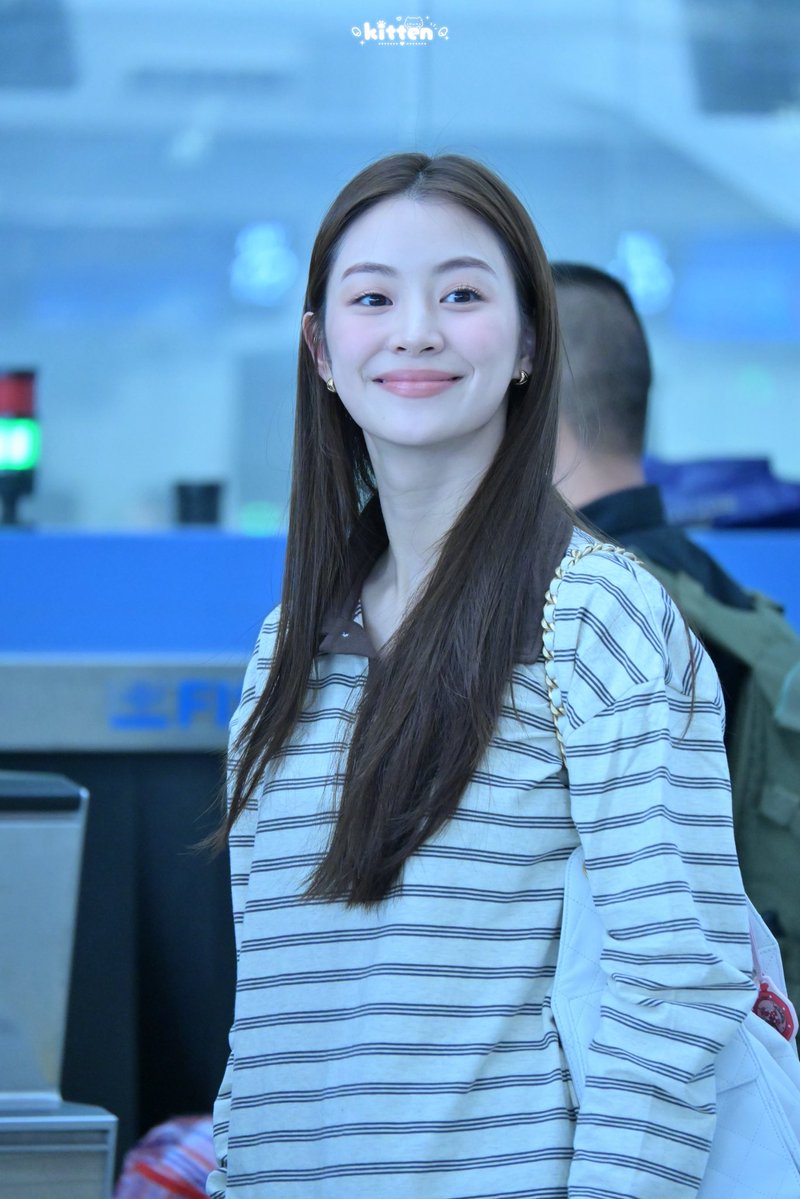 kitten9moment's tweet photo. ✈️ safe flight

She is simply both handsome and adorable.

#MiuNatsha #หมิวณัชชา https://t.co/ioHOvRrpmY
