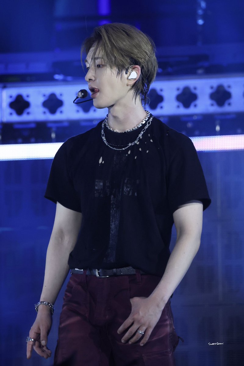 sweetsound1214's tweet photo. 260531 The Trilogy I - 2026 SHINee WORLD VIII 

#ONEW #온유 https://t.co/UWeDJzpy80