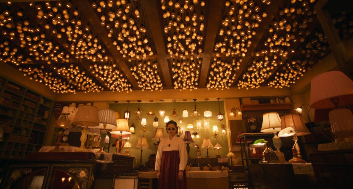 CouldbeZal's tweet photo. Light shop (2024) !!
Skeptis di 3 episode awal, nyatanya dibikin speechless dn menangis di 3 ep akhir. Serial horor yang gelap bgt, sampe kontras hp aja ga nolong. I rlly love the fresh idea abt perbatasan alam baka dan tekad utk hidup di masing2 karakternya
#Lightshop #조명가게 https://t.co/UPppjWylAu