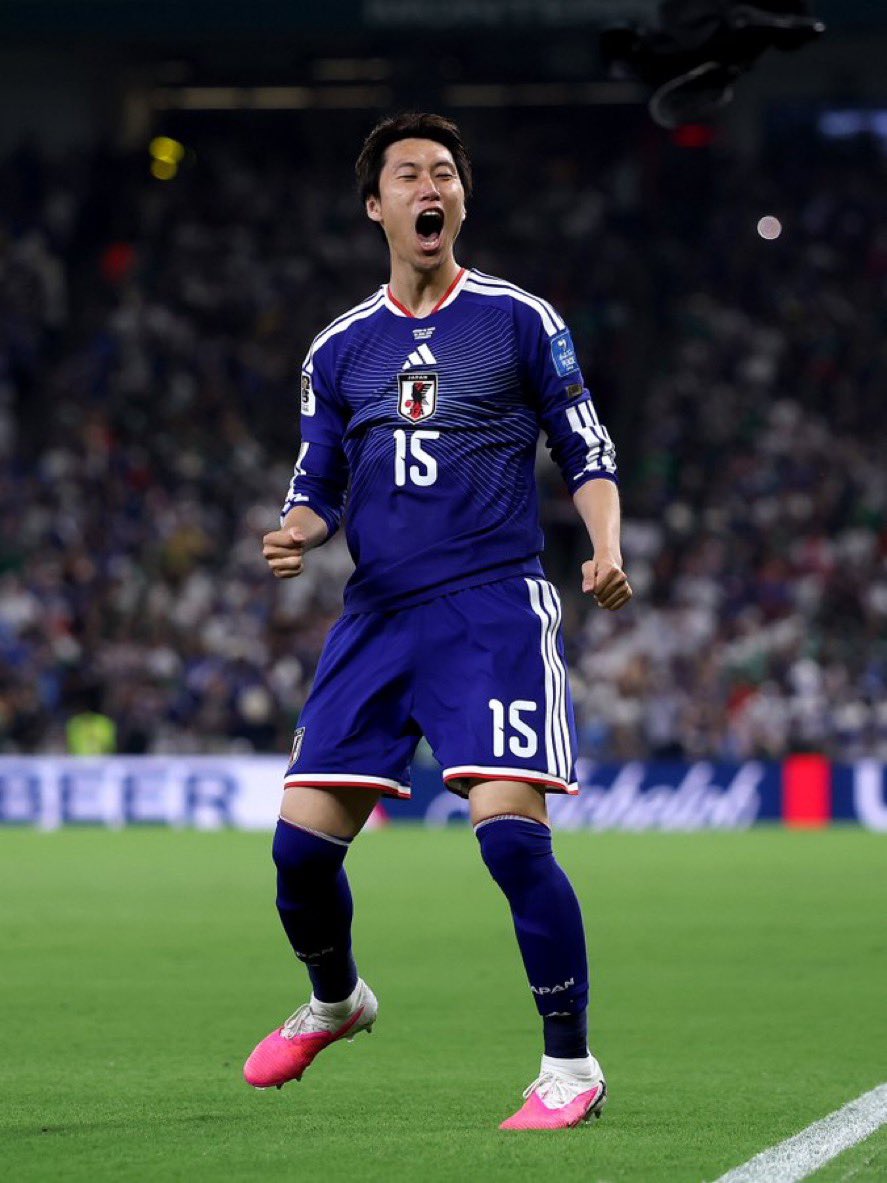 PalaceReport's tweet photo. 🗣️ 🇯🇵 Kamada: “When I was a child, I used to stay awake and watch the World Cup, dreaming that one day I would represent Japan on this stage. Tonight, after a result like this, those dreams feel closer than ever.

The dream is no longer just to participate or reach the next round. Our dream is to make history, make our country proud, and bring the World Cup to Japan for the very first time.”