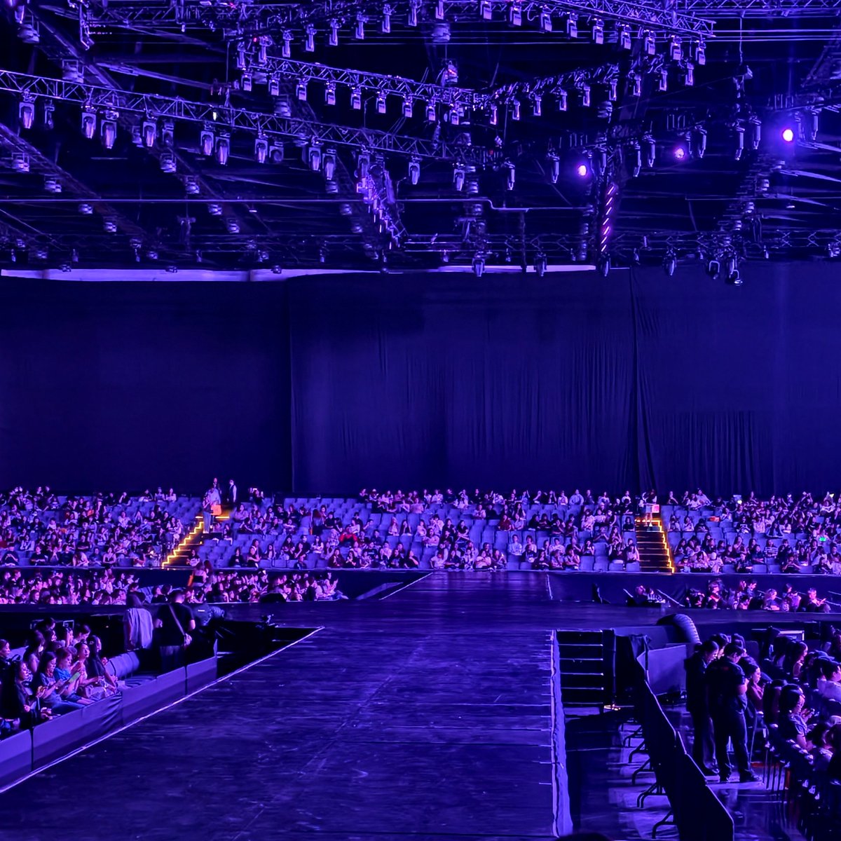 CharmBun's tweet photo. Day 2 ✅
#THETITANSCONCERT_D2
#BamBam #JeffSatur #PPKritt #TIMETHAI https://t.co/ehFpGCIfao