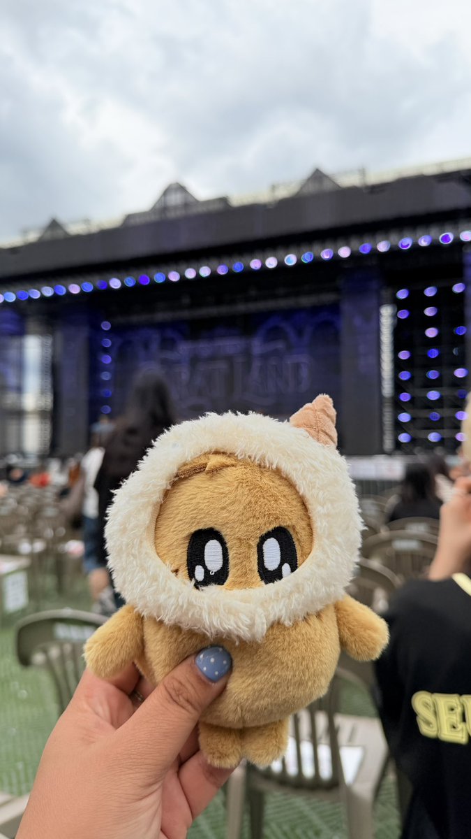 pidtatoss's tweet photo. Caratland Day 2 https://t.co/tCxuLAXCLy