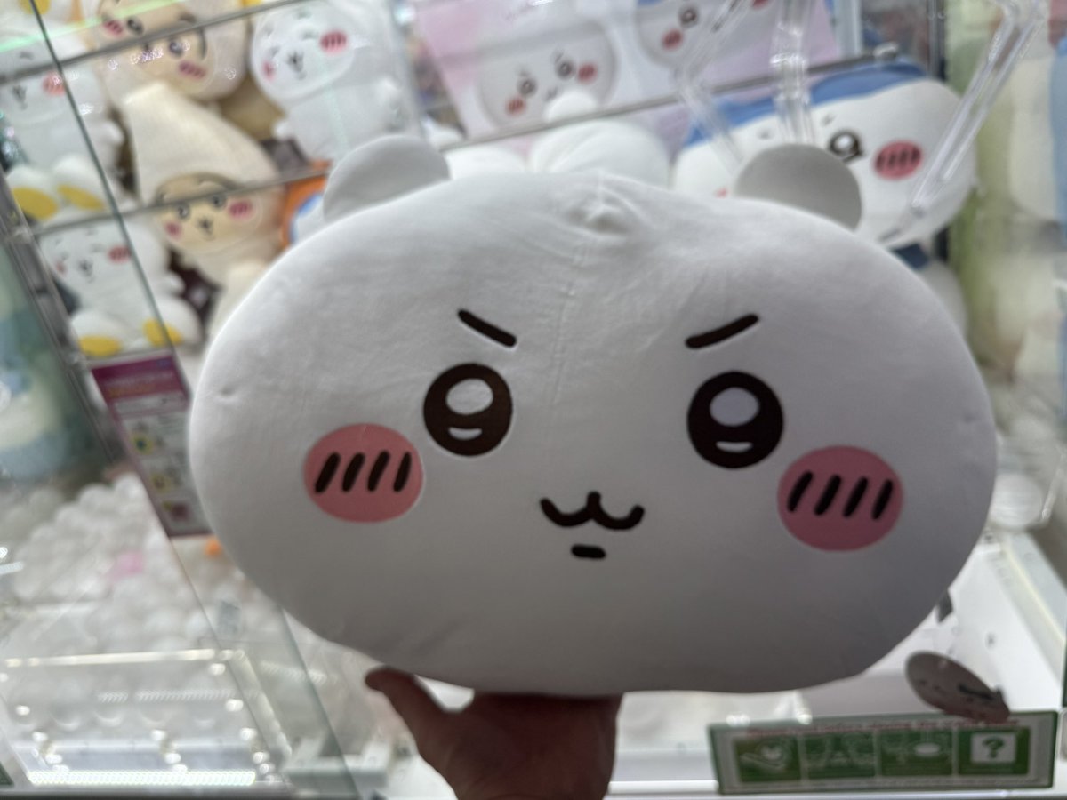 chama_jp's tweet photo. ちいかわ もっちるおかお超BIGぬいぐるみ① (ハチワレ＆ちいかわ） チャレンジ！確率前に自力で取りたい！ #クレーンゲーム #ちいかわ #ハチワレ #もっちるおかお https://t.co/AH2VqhbJz0