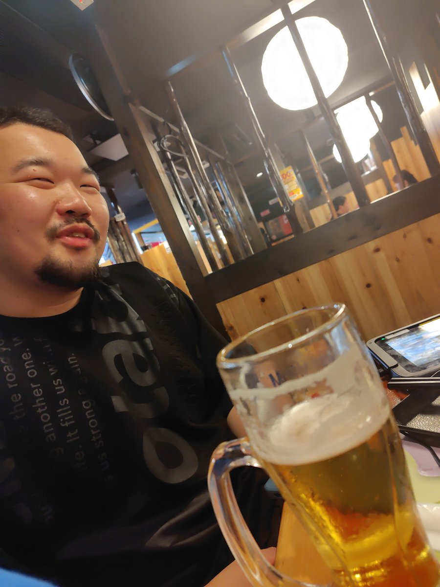 1017_SNK's tweet photo. なんで痛風がビール飲んでんねん https://t.co/xjLNPO6Jkd