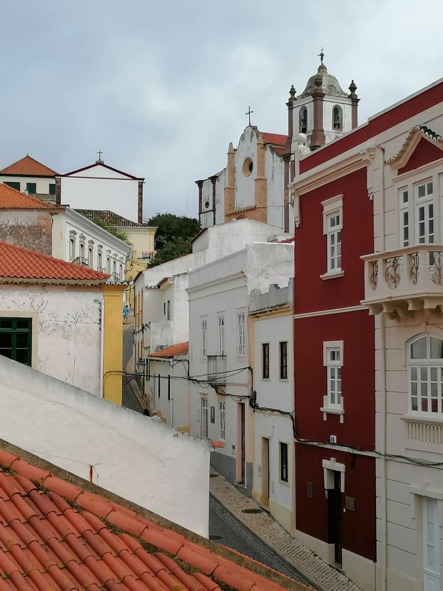 skymanuelima's tweet photo. No antigo reino árabe do Algarve, Silves era a cidade mais importante, a sua capital. Essa época traçou-lhe um perfil senhorial coroado por um castelo de cor vermelha, considerado o mais belo monumento militar islâmico de Portugal. #Silves #Algarve #travelphotography #viagens https://t.co/2Hw9vAFu0r